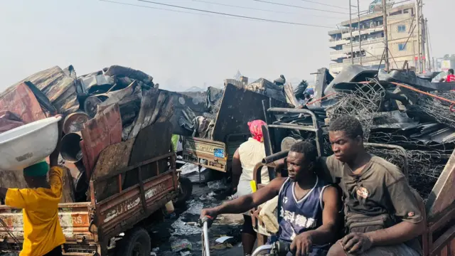 Pipo dey gada wetin dem fit from di market