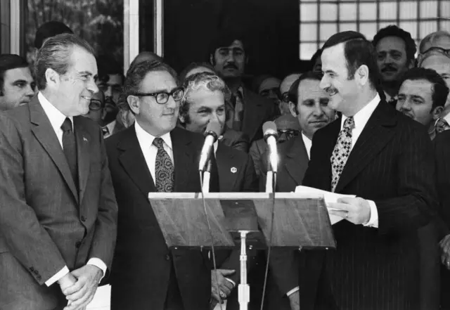 रिचर्ड निक्सन और हेनरी किसिंजर के साथ हाफ़िज़ अल-असद