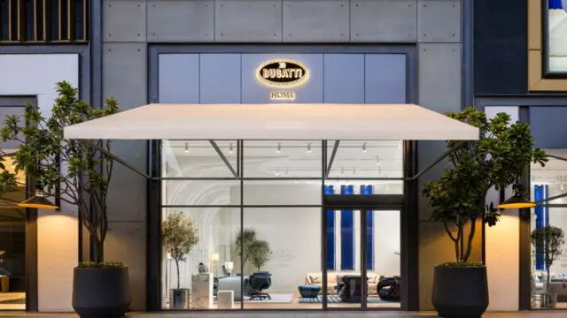 فروشگاه مبلمان بوگاتی در دوبی مال قرار دارد