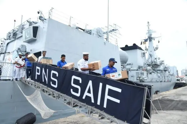 દિત્વાહ વાવાઝોડું ક્યાં પહોંચ્યું અને ગતિ, શ્રીલંકામાં દિત્વાહ વાવાઝોડું, તામિલનાડું અને પુડ્ડુચેરીના દરિયાકિનારે વાવાઝોડું, ઇન્ડોનેશિયામાં સેન્યાર વાવાઝોડું, બીબીસી ઇન્ટરનેશનલ ન્યૂઝ ગુજરાતી