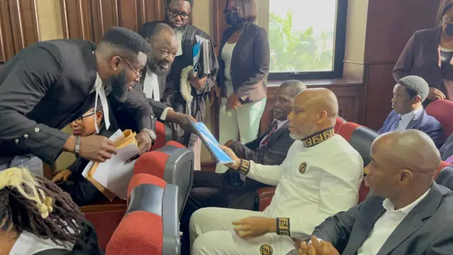 Nnamdi Kanu na ndị ọkaiwu ya