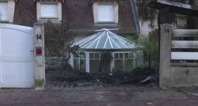 Ilé Mayor tí wọ́n dáná sun