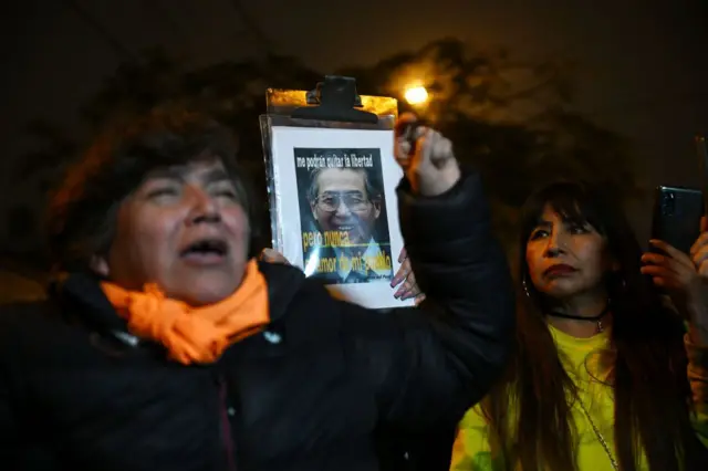 Fujimori'nin destekçileri ölüm haberiyle anma etkinlikleri yapıyor