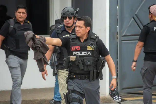 Polícia durante a operaçãojogo de aposta apartir de 1 realrecuperação do canal TC