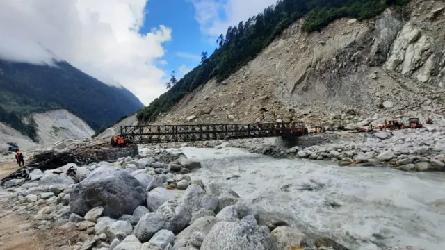 पूर्वाधार निर्माण नगरेको भन्दै विपक्षीले गोलेको आलोचना पनि गर्छन् 