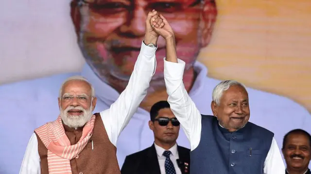 प्रधानमंत्री नरेंद्र मोदी के साथ बिहार के मुख्यमंत्री नीतीश कुमार 