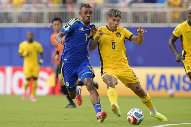 குராசோவா - ஈக்வெடார், உலகக்கோப்பை கால்பந்து 2026, கோல் கீப்பர் எலாய் ரூம்