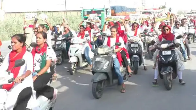 મહિલાઓએ ખેડૂત આંદોલનના સમર્થનમાં યોજેલી સ્કૂટર રૅલી