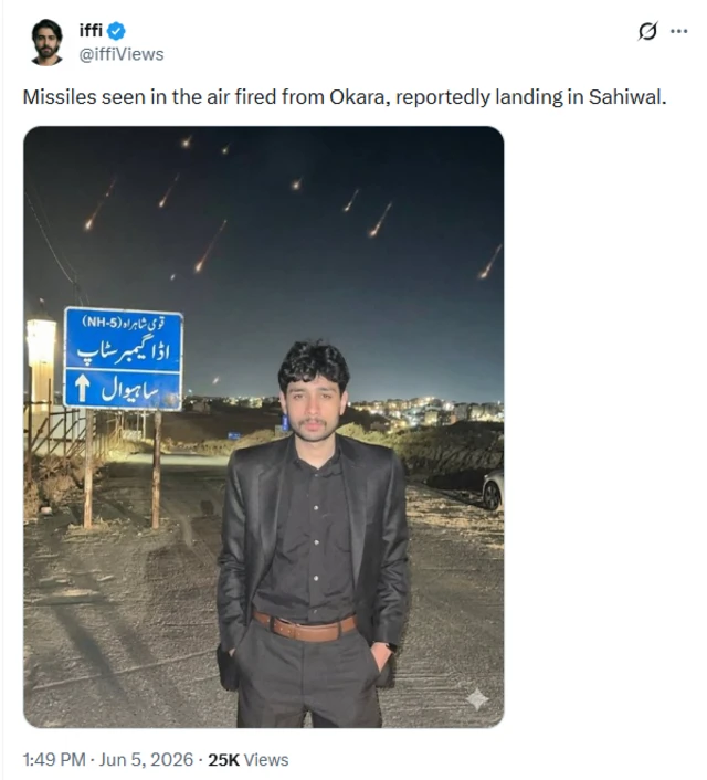 ایک صارف نے تصویر پوسٹ کی جس میں کوئی شخص سڑک پر ایک سائن بورڈ کے پاس کھڑا ہے۔ سائن بورڈ پر تیر کے اشارے سے معلوم ہوتا ہے کہ سڑک ساہیوال کی طرف جا رہی ہے۔ پس منظر میں مصنوعی ذہانت کی مدد سے آسمان سے برستے میزائل دکھائے گئے ہیں۔ اس تصویر کے ساتھ درج ہے کہ ’اوکاڑہ کی جانب سے ساہیوال پر داغے گئے میزائل فضا میں نظر آ رہے ہیں۔‘