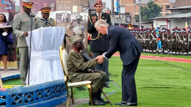 Albert Kunyuku amaze kwambikwa umudari w'ishimwe n'Umwami Filipo i Kinshasa kuwa gatatu