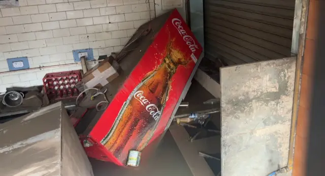 મેંહદીભાઈની દર્શન રેસ્ટોરાંમાં ચાર દિવસ બાદ પણ પાણી ભરાયેલાં છે