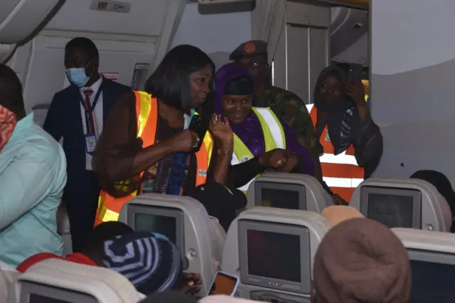 Nigerians wey land Abuja from Sudan