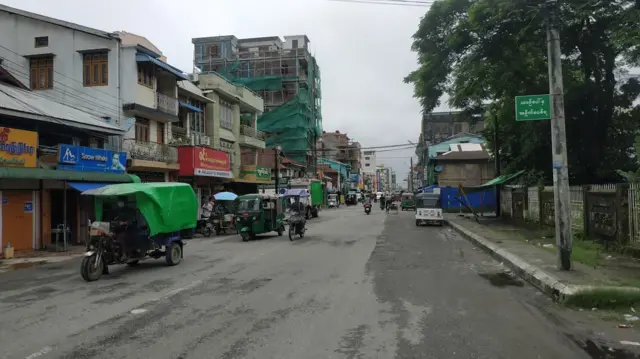 စစ်တွေမှာ ည၁၀နာရီနောက်ပိုင်း ဆိုင်တွေမဖွင့်ဖို့ စစ်ကောင်စီအမိန့်ထုတ်