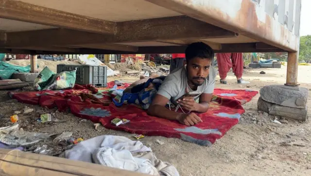 ચંડોળા તળાવ ડિમૉલિશન, ત્યાં કેવી પરિસ્થિતિ, બાંગ્લાદેશી વસાહતીઓ, ઑપરેશન સિંદૂર, ચંડોળા તળાવ બ્યૂટિફિકેશન અને ઊંડું કરવાની કામગીરી, ચંડોળા તળાવમાં ઘર ગુમાવનારને નવું ઘર કેવી રીતે મળશે, બીબીસી ગુજરાતી