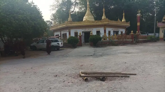 လက်နက်ကျခဲ့တဲ့ဘုန်းတော်ကြီးကျောင်း 