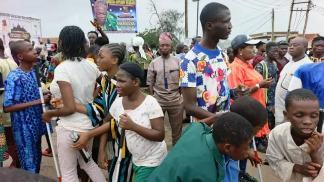 Awọn akẹkọọ naa to ni ipenija oju lasiko iwọde wọn niluu Ibadan