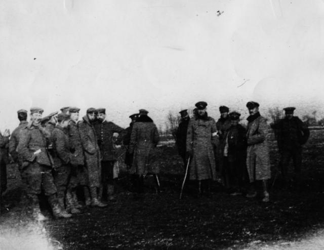 Soldados britânicos e alemães durante a trégua não oficialcomo ganhar na máquina tv milionário1914