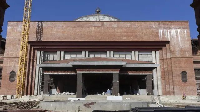 सिंहदरवार परिसरमा बन्दै गरेको संसद्को नयाँ भवन