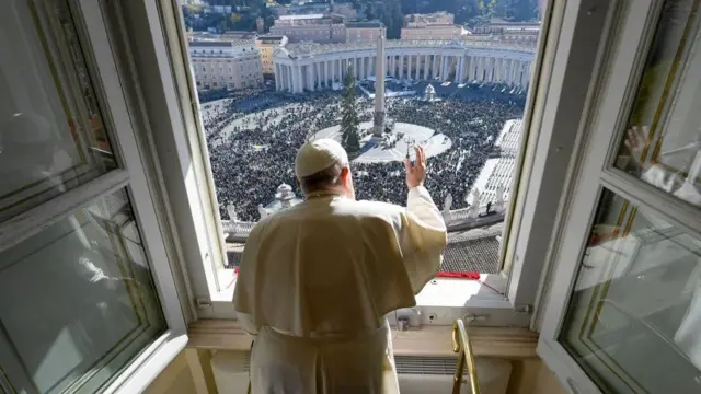 ፖፕ ፍረንሲስ በመስኮት ላይ