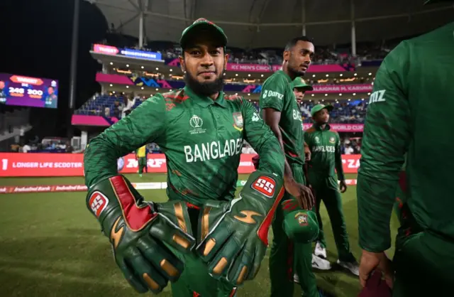 सीमेवरचे युद्ध क्रिकेटच्या खेळपट्टीवर