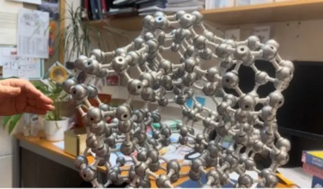 Кыргызстанда илимий изилдөөлөр бурмаланып, акчага илимий диссертациялар жазылаары көп эле айтылып жүрөт... 