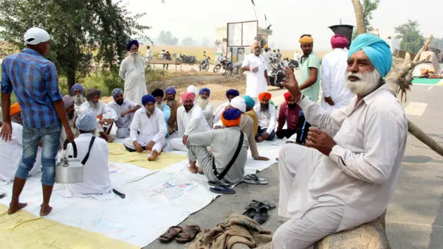 ਬੇਅਦਬੀ ਦੇ ਰੋਸ ਵੱਜੋਂ ਧਰਨਾ