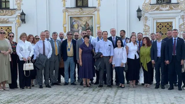 Українські дипломати під час екскурсії Києво-Печерською лаврою