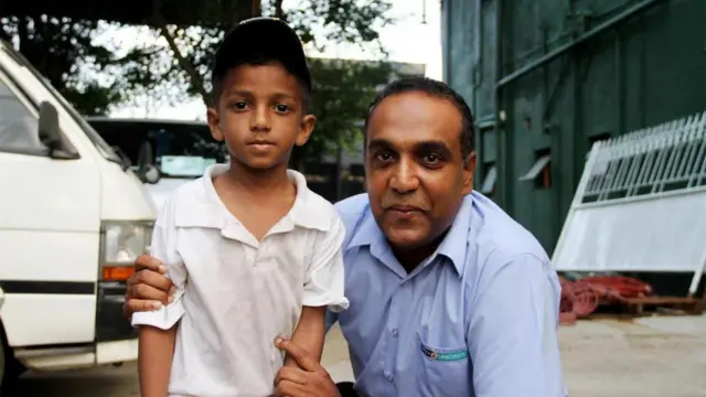 රොෂාන් අබේසිංහ ඉදිරිපත් වෙලා කොටහේන සාන්ත බෙනඩික්ට් පාසැලට කතා කරලා පුතාව ඇතුලත් කරලා දුන්නා'