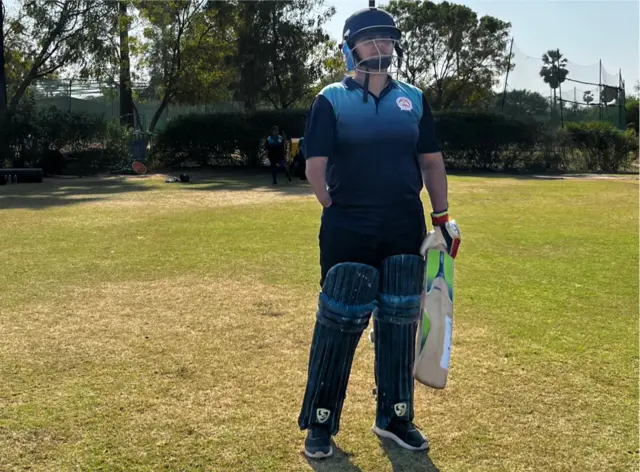 மாற்றுத் திறனாளி பெண் கிரிக்கெட்