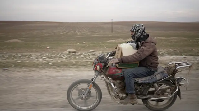 مردی موتورسوار