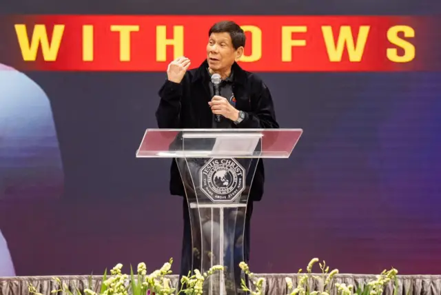 อดีตผู้นำฟิลิปปินส์ ดูแตร์เต ถูกจับกุมหลังศาลอาญาระหว่างประเทศออกหมายจับ - BBC News ไทย