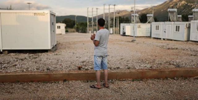 Waɗanda suka tsira daga nitsewar jirgin an kai su sansanin 'yan gudun hijira na Malaka da ke Athens