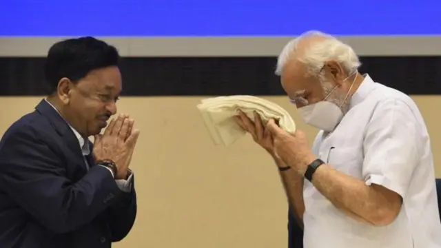 नारायण राणे प्रधानमंत्री नरेंद्र मोदी के साथ