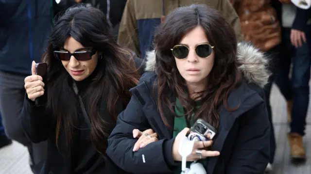 Gianinna y Dalma Maradona, hijas del fallecido futbolista argentino Diego Maradona