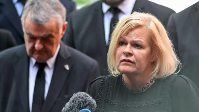 وزیر کشور آلمان از محل وقوع حمله در زولینگن بازدید کرد