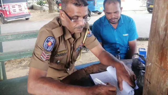 මෙම මව්ලවිවරයා මීට පෙර දරුවන්ට අමානුෂික පහරදීම් කළ බවට  පැමිණිලි ඇතැයි දරුවාගේ පවුගේ ඥාතින් චෝදනා කරනු කළත් සයින්දමරුදු පොලිස් ස්ථානයට එවැනි පැමිණිලි ලැබී නැතැයි පොලිසිය පැවසීය.