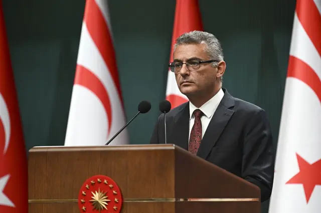 नए तुर्क सिप्रिएट नेता तूफ़ेन एरहुर्मन