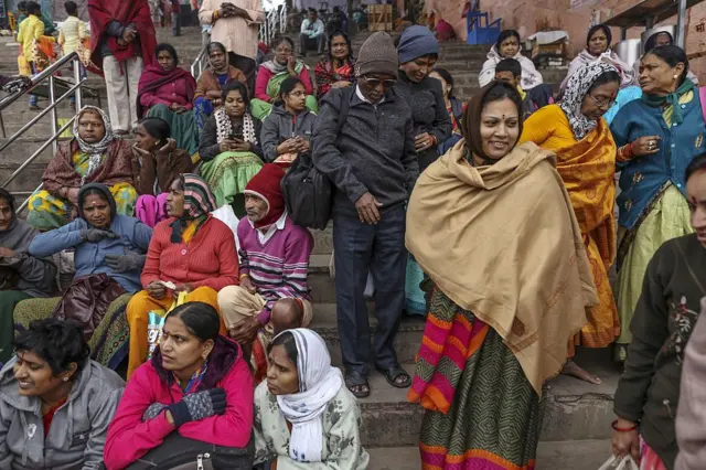 ज्येष्ठ नागरिकांसाठीच्या तीर्थ दर्शन योजनेवर मुस्लीम नेत्यांचा आक्षेप, पात्रता काय? अर्ज कसा करायचा?