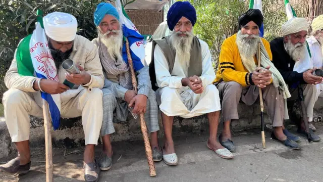 ਸ਼ੰਭੂ ਬਾਰਡਰ ਉੱਤੇ ਬੈਠੇ ਕਿਸਾਨ 