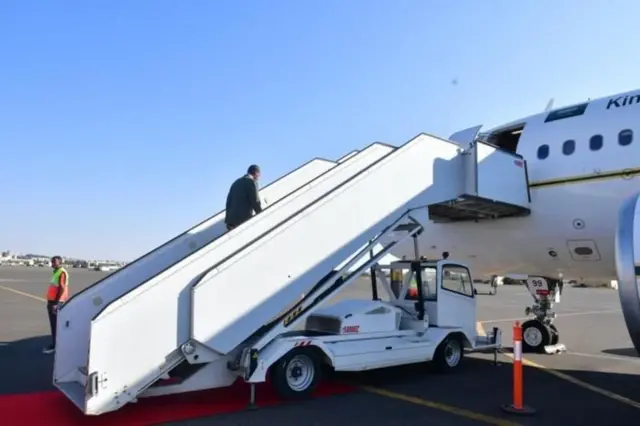 Pireezidanti Isaayyaas yeroo xiyyaara yaabbatan