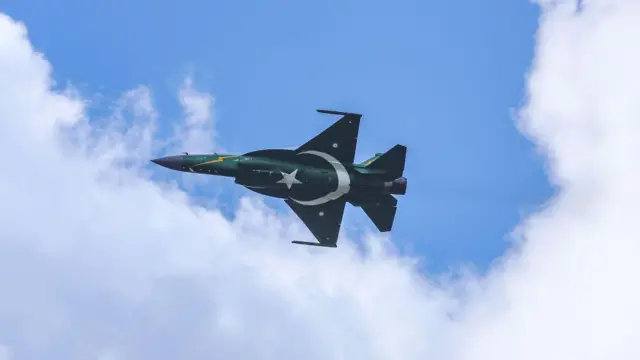 पाकिस्तान एयरफ़ोर्स के पास इस वक़्त चीन में बने जे-10सी और जेएफ़-17 हैं