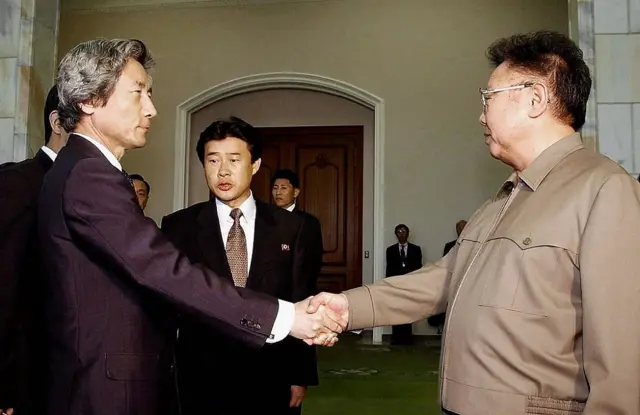 고이즈미 준이치로 전 일본 총리와 김정일 전 북한 국방위원장