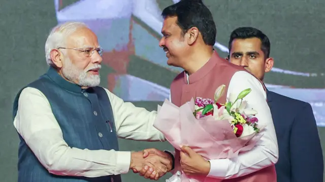 प्रधानमंत्री नरेंद्र मोदी और देवेंद्र फडणवीस