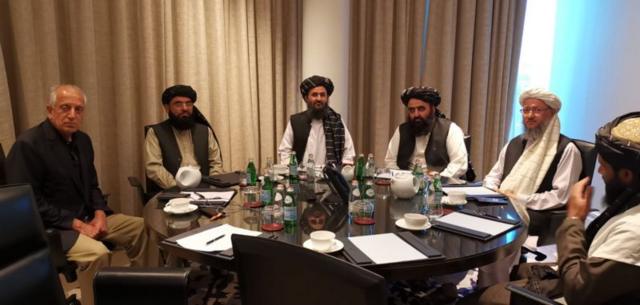 رهبران طالبان در حال صحبت با ترامپ