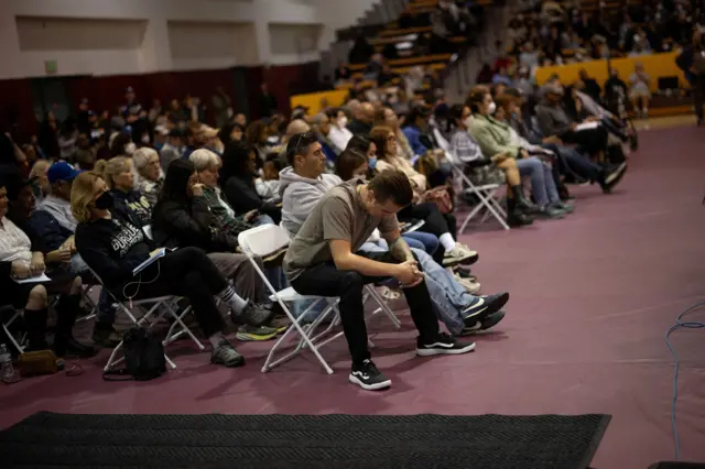 اجلاس ساکنان مناطق آسیب دیده از آتش سوزی در حوالی پسدینا