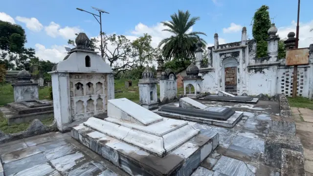 মীর জাফর ও তার বংশের পারিবারিক কবরস্থান