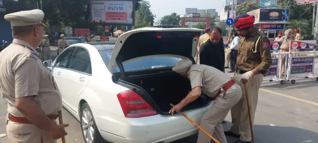 ਪੁਲਿਸ ਚੈਕਿੰਗ