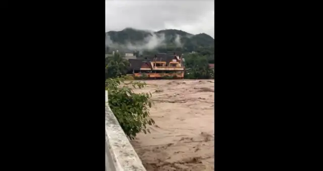 ความรุนแรงของน้ำในแม่น้ำกก ช่วงในพื้นที่ ต.ท่าตอน อ.แม่อาย จ.เชียงใหม่ เมื่อ 11 ก.ย. ซึ่งกลายเป็นมวลน้ำที่ไหลเข้าท่วม อ.เมืองเชียงราย ในพื้นที่ถัดไป