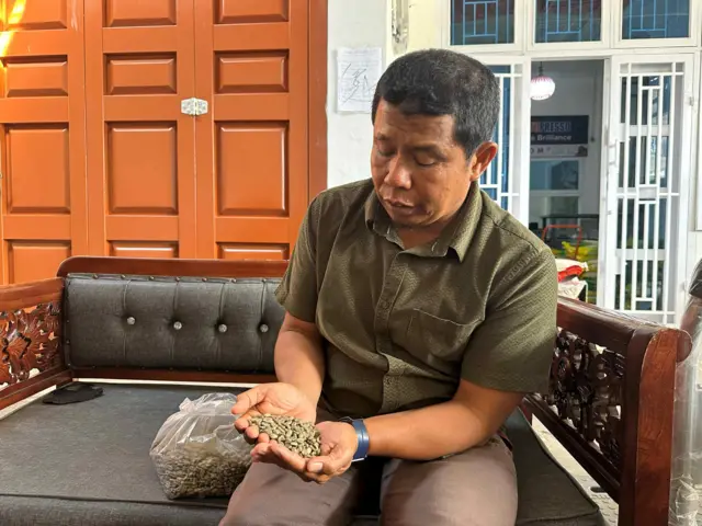 Kesulitan yang sama juga dirasakan eksportir kopi asal Takengon, Aceh Tengah, Armiyadi. 