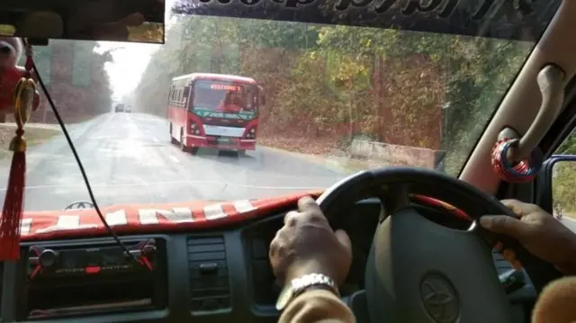 कार र मोटरसाइकलमा राइड शेअरिङ 